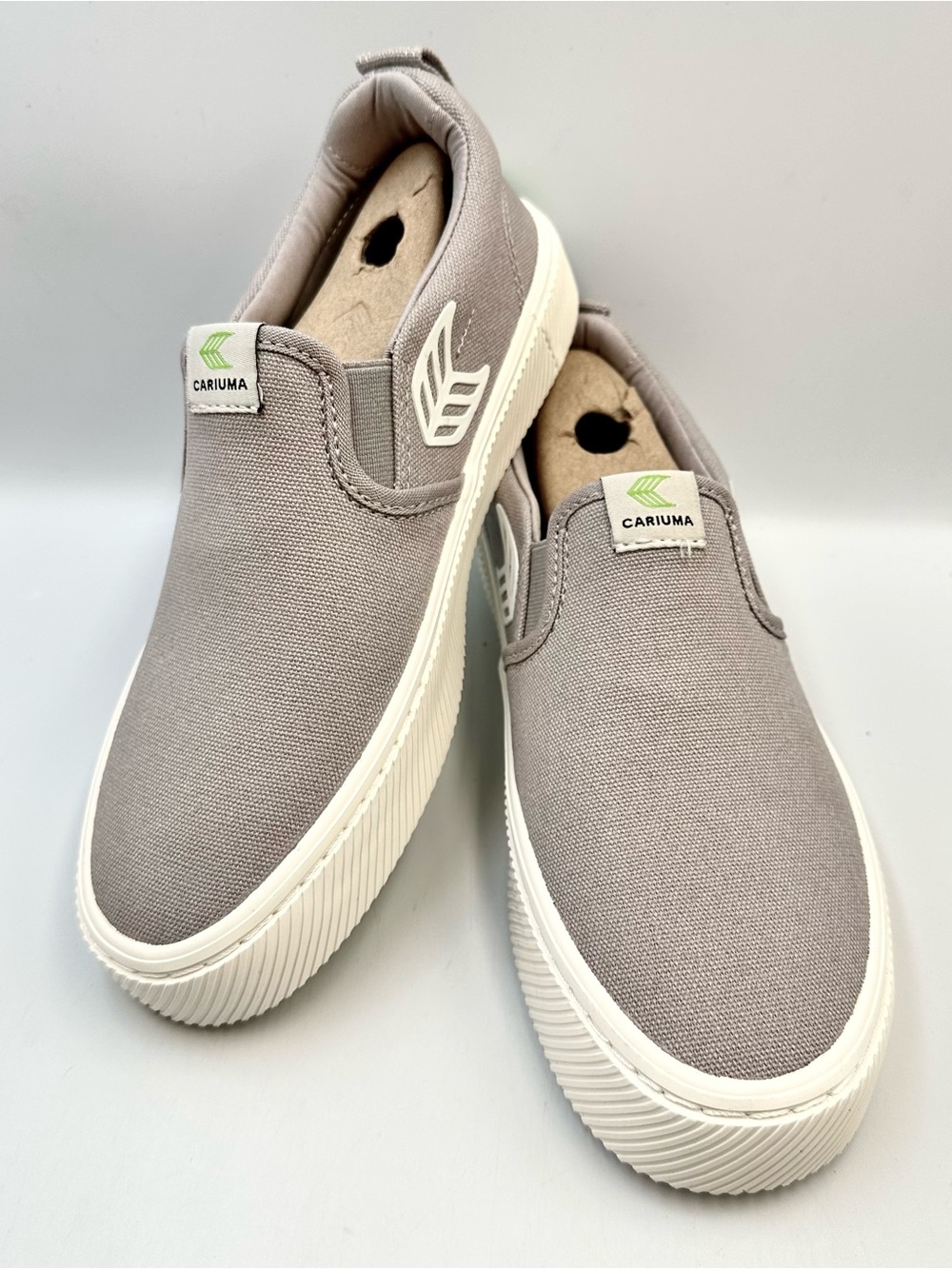 Cariuma Slip On Light Grey Canvas Sneaker Womens 5.5 Mens 4 Skateboard Logo